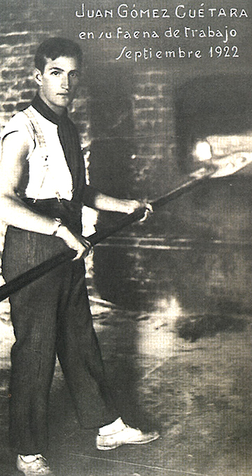Fotografía de Juan Gómez Cuétara en su faena de trabajo en Septiembre de 1922